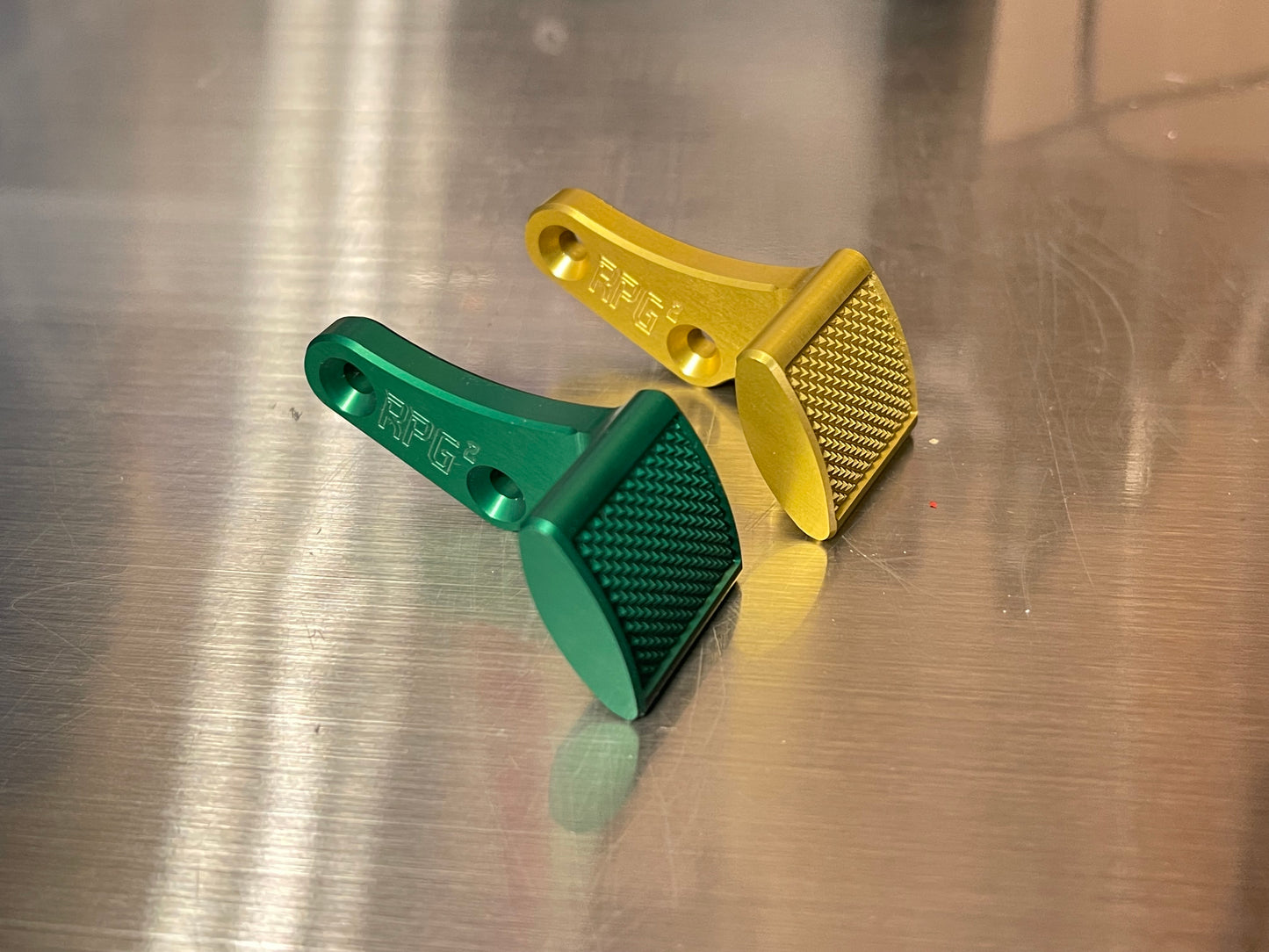 Convex Thumb Rest